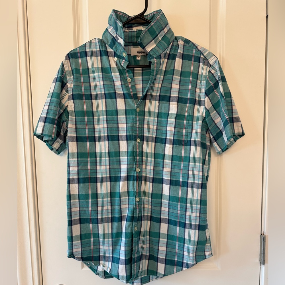 Sonoma Mens Button up shirt size medium plaid
